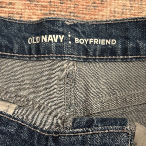 Old Navy Women's Distressed Boyfriend  Jean Shorts Size 8 - Picture 2 of 6
